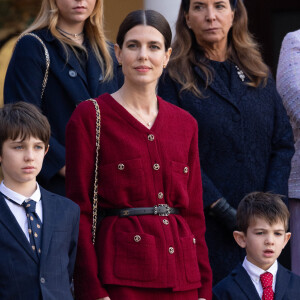 Charlotte Casiraghi et ses fils Raphaël Elmaleh et Balthazar Rassam - La famille princière monégasque dans la cour d'honneur du palais lors de la la fête nationale à Monaco, le 19 novembre 2023. La famille princière monégasque assiste à la prise d'armes, puis à la cérémonie de remise des médailles et à un défilé militaire sur la place du palais princier. © Olivier Huitel / Pool Monaco / Bestimage 