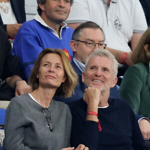 Denis Brogniart et sa femme Hortense dans les tribunes du match de Coupe du monde de rugby opposant l'Irlande à l'Ecosse (36-14) au stade de France à Saint-Denis, proche Paris, Seine Saint-Denis, France, le 7 octobre 2023. © Jacovides-Moreau/Bestimage