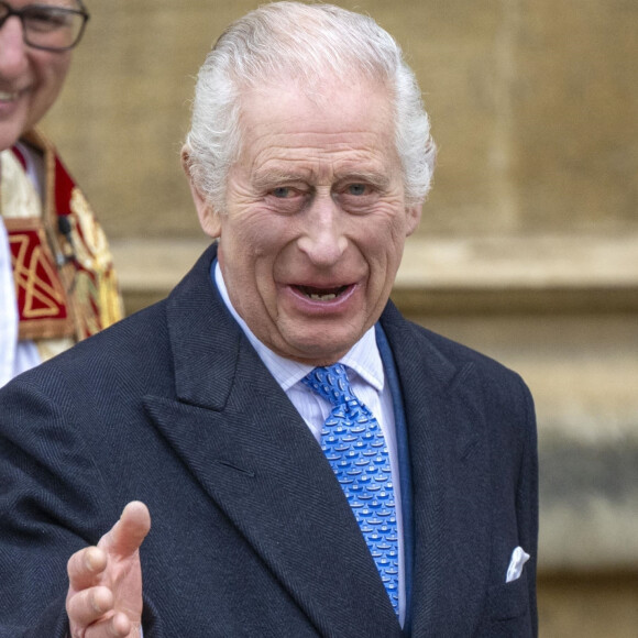 Actuellement en plein traitement contre le cancer, Charles III a rassuré tout le monde.
Le roi Charles III d'Angleterre et Camilla Parker Bowles, reine consort d'Angleterre - Les membres de la famille royale britannique arrivent à la chapelle Saint-George pour assister à la messe de Pâques. Windsor.