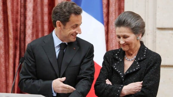 Nicolas Sarkozy : Sous pression, le président fait la girouette... mais n'oublie pas son amie Simone Veil ! Sans rancune !