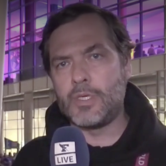 Arnaud Coudry, élève de Denis Brogniart à l'IPJ en 2000 travaille aujourd'hui au service des sports du Figaro.
