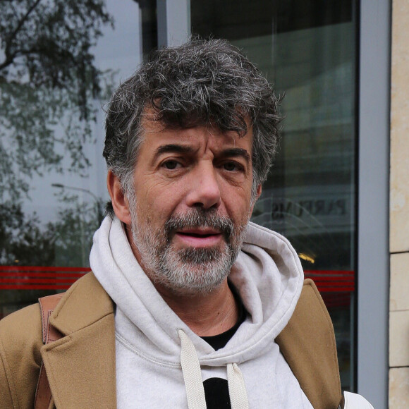 Il est accusé par d'anciennes compagnes de violences conjugales.
Stéphane Plaza - Les célébrités à la sortie de l'émission "Les Grosses Têtes" aux studios RTL à Neuilly-sur-Seine, France, le 17 avril 2023. © Jonathan Rebboah/Panoramic/Bestimage