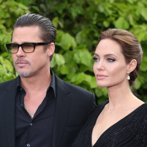 Angelina Jolie lâche une nouvelle bombe sur Brad Pitt.
Brad Pitt, Angelina Jolie - Première du film "Maleficent" à Londres.