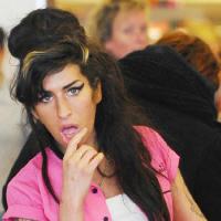 Amy Winehouse : Sa tranformation en parfaite "housewife" est en marche... Etonnant, non ?