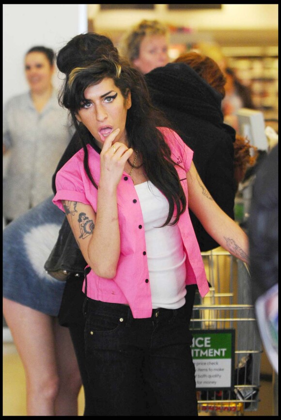 Amy Winehouse fait ses courses chez Waitrose, dans le centre de Londres, le 16 mars 2010 !