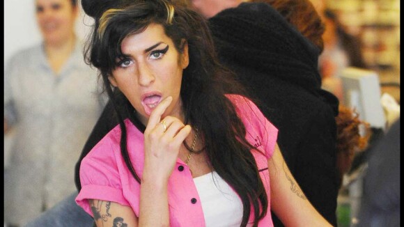 Amy Winehouse : Sa tranformation en parfaite "housewife" est en marche... Etonnant, non ?