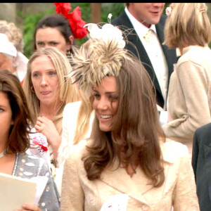 Kate Middleton - Mariage de Laura Parker-Bowles et Harry Lopes à l'église Saint Cyriac de Lacock, 6 mai 2006. 
