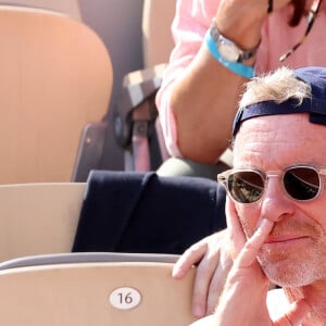 Denis Brogniart - Célébrités dans les tribunes des Internationaux de France de tennis de Roland Garros 2023 le 6 juin 2023. © Jacovides-Moreau/Bestimage