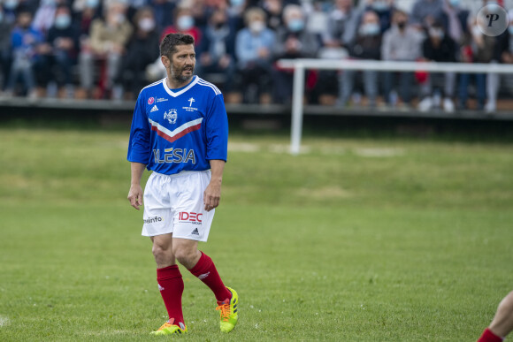 Le compagnon de l'actrice Claire Keim est devenu commentateur sur TF1 et y officie depuis 2009Semi Exclusif - Bixente Lizarazu lors du match d'inauguration du stade Charles de Gaulle à Colombey-les-Deux-Églises entre le Variétés Club de France et le club local le 6 juin 2021. Ce match contre le FC Colombey a été joué au profit de la Fondation Anne-de-Gaulle © Pierre Perusseau / Bestimage