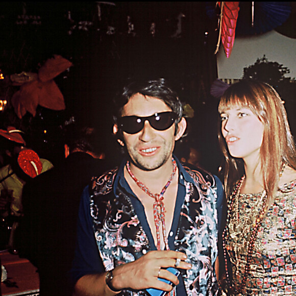 Tous les deux sont restés ensemble environ 10 ans.
Serge Gainsbourg et Jane Birkin, soirée déguisée en 1970.
