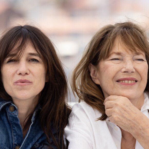 Charlotte Gainsbourg, Jane Birkin (habillée en Celine) au photocall du film Jane par Charlotte (Cannes première) lors du 74ème festival international du film de Cannes le 8 juillet 2021 © Borde / Jacovides / Moreau / Bestimage 