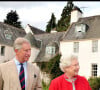 Un domaine très important pour eux. 
La reine Elizabeth II et le prince Charles - Birkhall, Ecosse. 