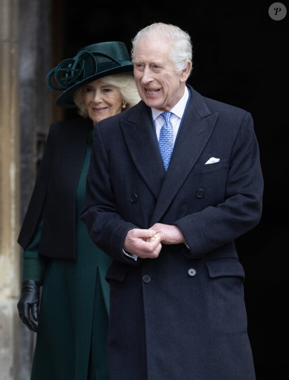 Dans leur maison où ils se sont mariés. 
Le roi Charles III d'Angleterre et Camilla Parker Bowles, reine consort d'Angleterre - Les membres de la famille royale britannique arrivent à la chapelle Saint-George pour assister à la messe de Pâques. Windsor, le 31 mars 2024. 