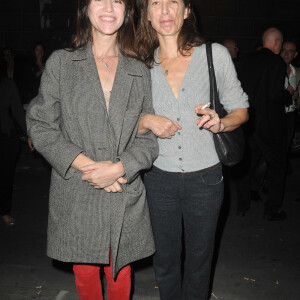 Charlotte Gainsbourg et Kate Barry - Paris le , 25 09 2013 - Inauguration de la galerie cinema de Anne Dominique Toussaint et vernissage de l'exposition " Point of View " de Kate Barry 