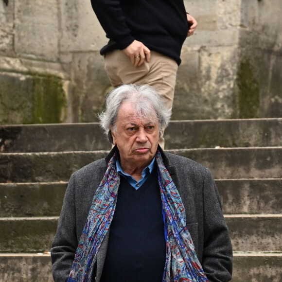Hervé Vilard lors des obsèques de Alexis Gruss en l'Église Saint-Roch à Paris le 11 avril 2024. 