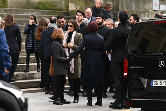Le clan Grüss était réuni mais pas pour une représentation 
Famille et proches lors des obsèques de Alexis Gruss en l'Église Saint-Roch à Paris