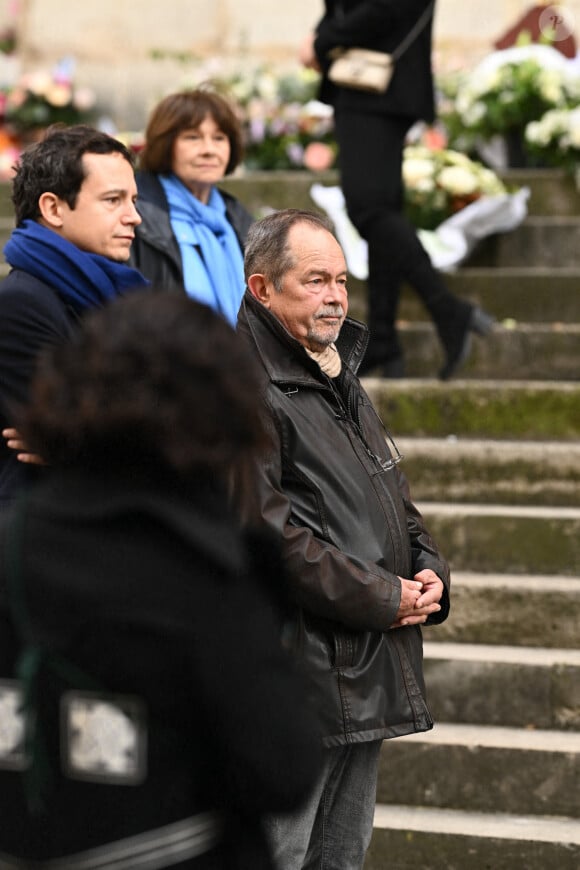 Famille et proches lors des obsèques de Alexis Gruss en l'Église Saint-Roch à Paris le 11 avril 2024. 
