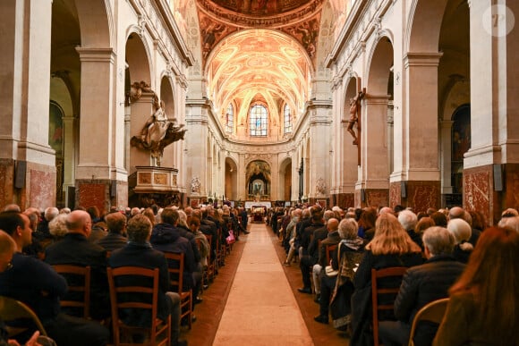 illustration intérieur église lors des obsèques de Alexis Gruss en l'Église Saint-Roch à Paris le 11 avril 2024. 