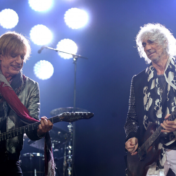 Avant d'accepter cette situation.
Concert des "Insus" à Bordeaux, retour du groupe "Téléphone" sur scène avec Jean-Louis Aubert, Louis Bertignac, et Richard Kolinka à Bordeaux le 18 mai 2016. © Patrick Bernard-Quentin Salinier / Bestimage