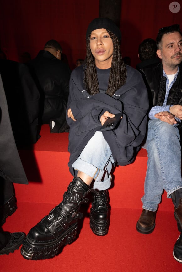 Il a en effet été adopté par ses parents. 
Olivier Rousteing au défilé Vetements mode femme automne / hiver 2024-2025 lors de la Fashion Week de Paris (PFW), au Pavillon Cambon , France, le 1er Mars 2024. © Jérémy Melloul/Bestimage 