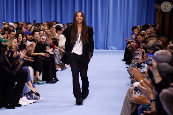 Olivier Rousteing lors du défilé de mode prêt-à-porter Balmain Printemps/été 2024 lors de la Fashion Week de Paris (PFW) à Paris, France, le 28 septembre 2023. 