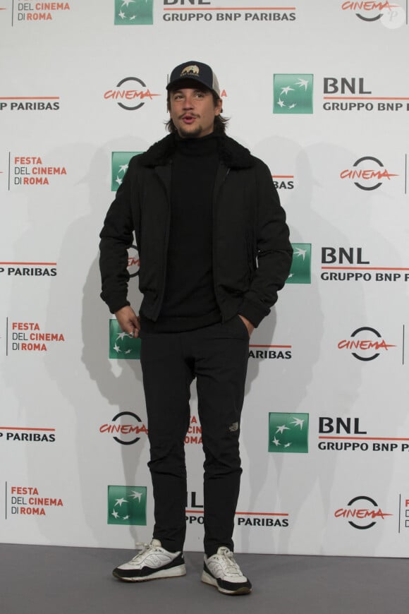 Nekfeu assiste au photocall de 'Tout nous separe' lors du 12e Festival du film de Rome à l'Auditorium Parco Della Musica le 27 octobre 2017 à Rome, en Italie. Photo par Alessia Paradisi/ABACAPRESS.COM