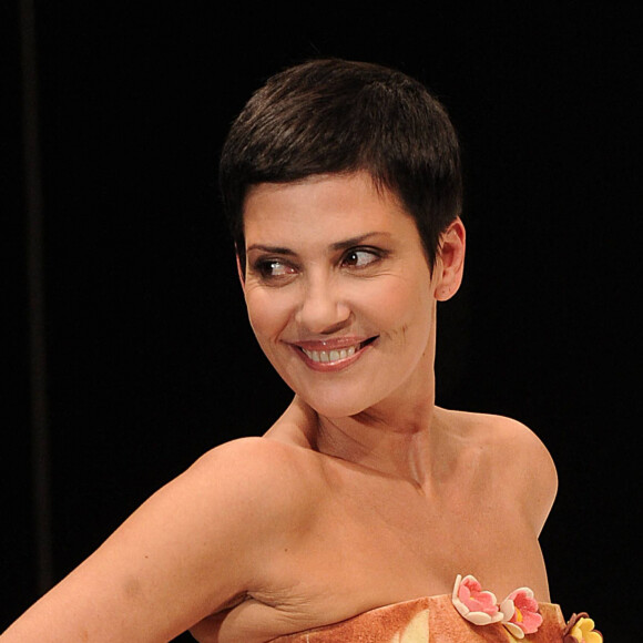 Cristina cordula présente une création en chocolat lors de l'ouverture du 16e Salon du Chocolat qui se tient à la Porte de Versailles à Paris, France, le 28 octobre 2010. Photo par GIancarlo Gorassini/ABACAPRESS.COM