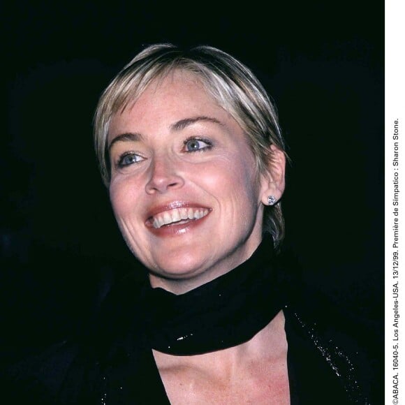 Los Angeles le 13/12/99. Première de Simpatico : Sharon Stone.