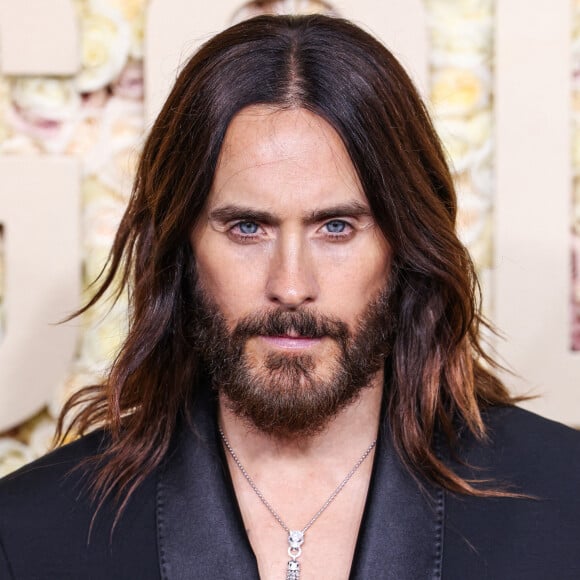 Jared Leto, portant Givenchy, des bottes Christian Louboutin et un collier Cartier, arrive à la 81e cérémonie annuelle des Golden Globe Awards qui se tient à l'hôtel Beverly Hilton le 7 janvier 2024 à Beverly Hills, Los Angeles, CA, États-Unis. Photo par Xavier Collin/Image Press Agency/ABACAPRESS.COM