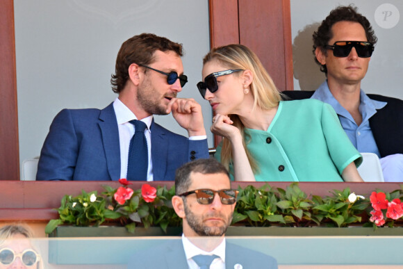 Pierre Casiraghi, Beatrice Borromeo et John Elkann, au second rang, durant la finale du Masters 1000 de Monte-Carlo à Roquebrune-Cap-Martin, le 14 avril 2024. C'est le grec Stefano Tsitsipas qui a rempoté le match qui l'opposait au norvégien Casper Ruud (6-1, 6-4). © Bruno Bebert / Bestimage 