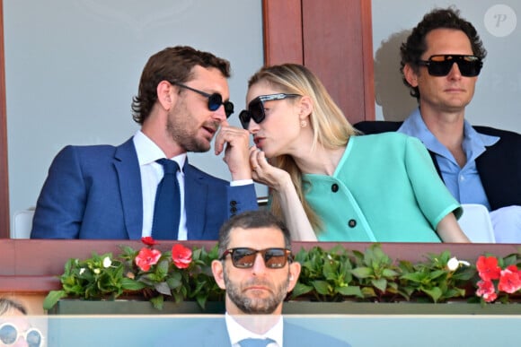 Pierre Casiraghi, Beatrice Borromeo et John Elkann, au second rang, durant la finale du Masters 1000 de Monte-Carlo à Roquebrune-Cap-Martin, le 14 avril 2024. C'est le grec Stefano Tsitsipas qui a rempoté le match qui l'opposait au norvégien Casper Ruud (6-1, 6-4). © Bruno Bebert / Bestimage 