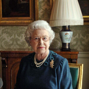 La reine Elisabeth II d'Angleterre - Regency Room à Buckingham Palace le 10 mars 2006