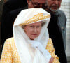 "Il était clair qu'elle était complètement à l'écoute de tout ce qui se passait, en plus d'être typiquement vive et pleine d'esprit", ajoute-t-elle
 
La reine Elisabeth II d'Angleterre - Mosquée d'Islamabad