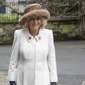 Et carbure au Coca pour tenir la cadence ! 
Camilla Parker Bowles, reine consort d'Angleterre, assiste au service Royal Maundy à la cathédrale de Worcester, le 28 mars 2024. 