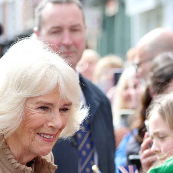 Camilla Parker Bowles, reine consort d'Angleterre, visite le Shrewsbury Farmers Market, le 27 mars 2024. La souveraine est également allée à la rencontre des habitants. 