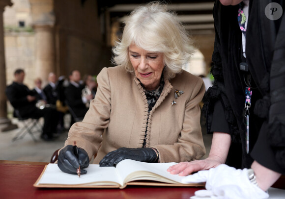 Camilla Parker Bowles, reine consort d'Angleterre, visite le Shrewsbury Farmers Market, le 27 mars 2024. La souveraine est également allée à la rencontre des habitants. 