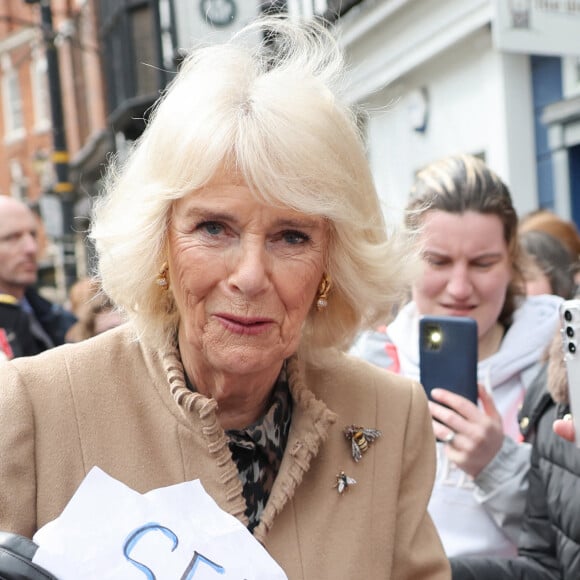 Camilla Parker Bowles, reine consort d'Angleterre, visite le Shrewsbury Farmers Market, le 27 mars 2024. La souveraine est également allée à la rencontre des habitants. 