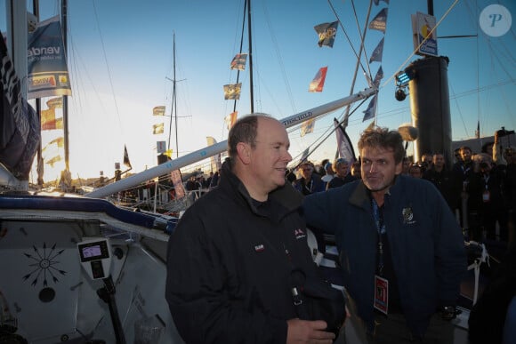 Avec lui, elle a mené une vie heureuse et épanouie. Ils ont un enfant, Benjamin, né 1963 (décédé en 2021) peu après leur mariage. 
Exclusif - Le prince Albert II de Monaco, le baron Benjamin de Rothschild - Le prince Albert II de Monaco et Pierre Casiraghi à bord du monocoque "Gitana", la veille du départ du "Vendée Globe" aux Sables d'Olonne le 5 novembre 2016.