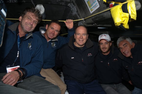 Exclusif - Le baron Benjamin de Rothschild, Sébastien Josse (skipper du Gitana), le prince Albert II de Monaco et Pierre Casiraghi à bord du monocoque "Gitana", la veille du départ du "Vendée Globe" aux Sables d'Olonne le 5 novembre 2016.