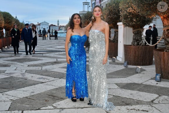 Salma Hayek et Mathilde Pinault ont fait une apparition remarquée
 
Salma Hayek et Mathilde Pinault - La famille Pinault est réunie au dîner de gala de la Fondation Cini juste avant la 60ème biennale de Venise le 17 avril 2024.