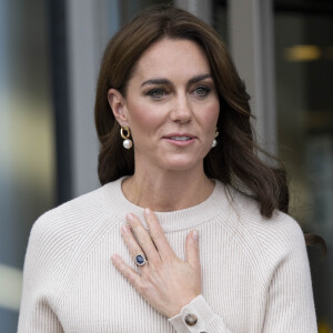 Kate Middleton est-elle plus malade que ce qui a été dit ?
Catherine (Kate) Middleton, princesse de Galles, arrive à l'université de Nottingham dans le cadre de la Journée mondiale de la santé mentale (World Mental Health Day).