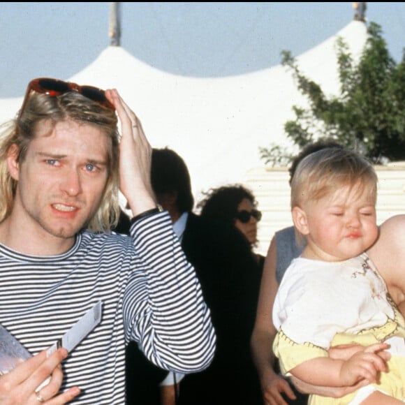 "Je pense que sur la planète, il n'y a pas une personne qui a regardé 10 800 fois le même concert... et bien il y a moi !", indique Béatrice Dalle
 
Archives - Kurt Cobain et sa femme Courtney Love et leur fille, Frances.
