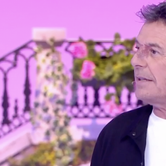 Ce dimanche 12 avril 2024, Jean-Luc Reichmann a présenté un membre de la famille d'Emilien.
Jean-Luc Reichmann dans les "12 coups de midi" sur TF1 le 21 avril 2024.