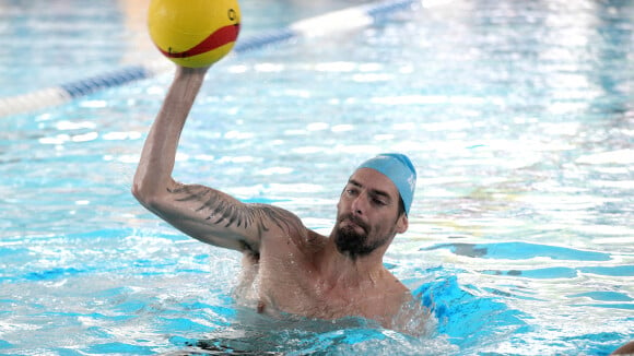 MAISON DE STARS Camille Lacourt : D'un duplex à Paris à une demeure à Marseille, photos de sa propriété avec piscine