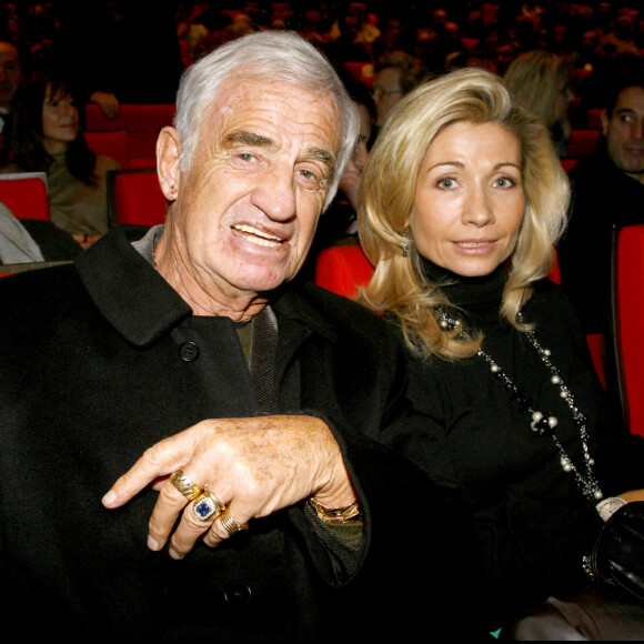 Jean-Paul Belmondo a été marié à Natty Tardivel de 2002 à 2008. 
Jean-Paul et Natty Belmondo - Pour ses 40 ans, Laurent Gerra "flingue en musique" au Palais des Congrés de Paris.