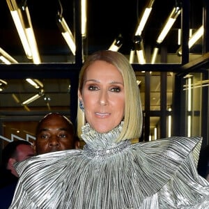 Céline Dion arbore une combinaison argentée de la marque Rodarte et des talons Gucci à la sortie de l'émission Watch What Happens Live à New York, le 14 novembre 2019.