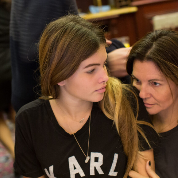 Exclusif - Thylane Blondeau et sa mère Véronika Loubry pendant le petit déjeuner avant de rejoindre le cinéma avant de se rendre à l'avant-première du film "Belle et Sébastien : l'aventure continue" au Gaumont Opéra à Paris, le 29 novembre 2015. © Romuald Meigneux / Bestimage 