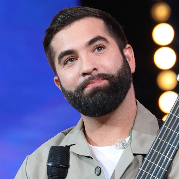 Le flou reste encore entier quant à l'accident par balle dont a été victime Kendji Girac
Kendji Girac - Les personnalités se mobilisent lors de la 37ème édition du Téléthon sur le plateau de France 2, avec pour parrain Vianney. Cette année, 80,6 millions de dons ont été promis. © Coadic Guirec / Bestimage