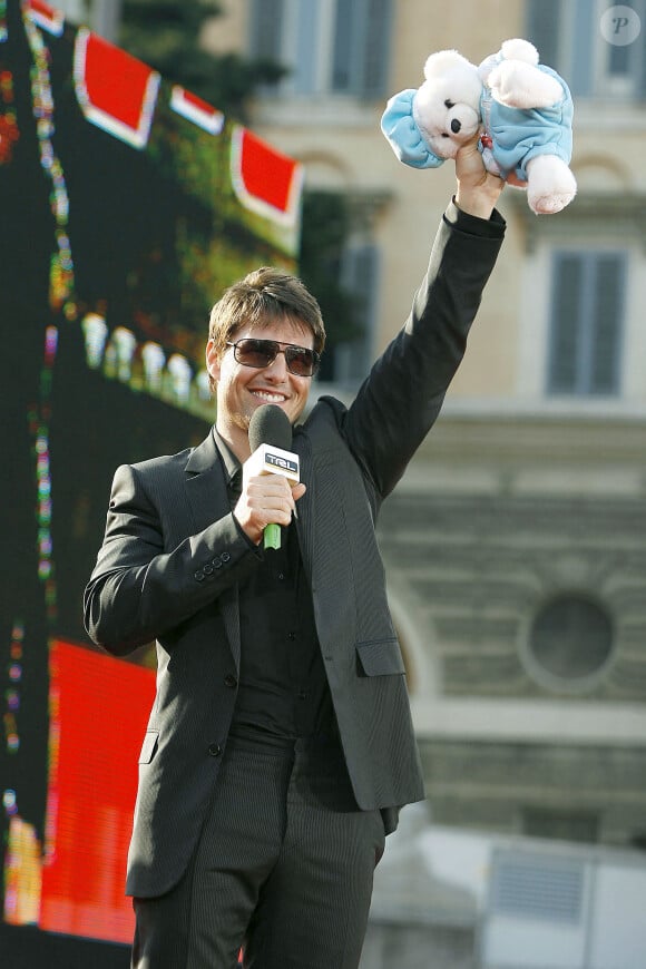US actor Tom Cruise presents a teddy-bear he receives for his new born daughter Suri during his guest appearance on MTV Show TRL to present his new movie 'Mission Impossible III' on a stage build in square Piazza del Popolo in Rome, Italy, on April 24, 2006. Photo by Alessia Paradisi/ABACAPRESS.COM 