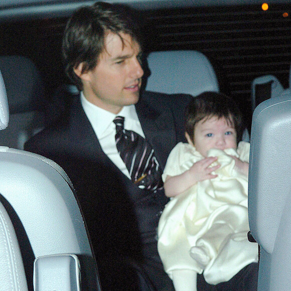 Suri est née de la troisième union de Tom avec Katie Holmes
Tom Cruise et sa fille Suri arrivent à sa fête prénuptiale au restaurant 'NINO' à Rome, Italie, le 16 novembre 2006. Photo par ABACAPRESS.COM